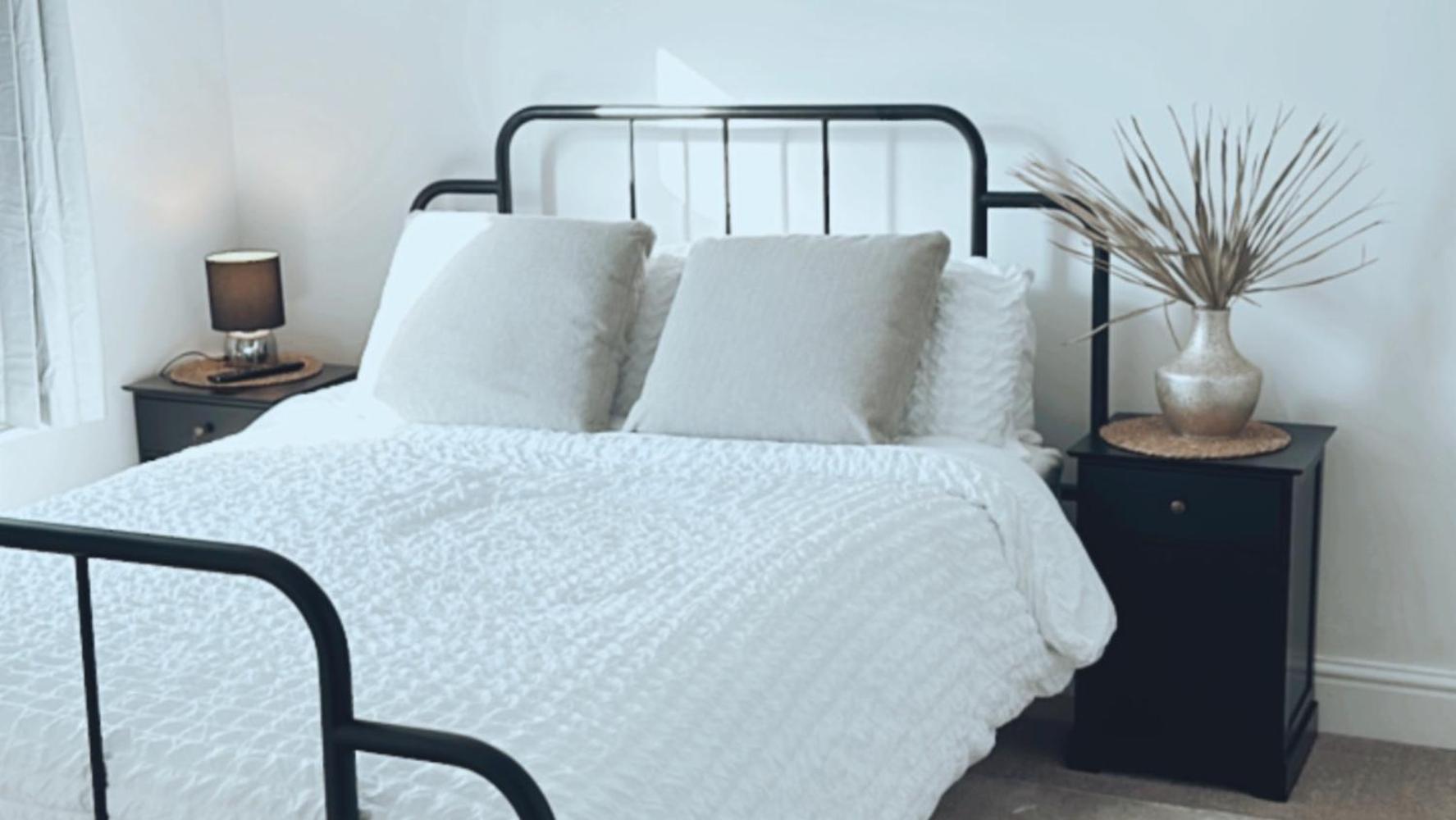 Southsea Homestays - Three Bedroom Home, Sleeps 8 - With Garden & Hot Tub Portsmouth Luaran gambar