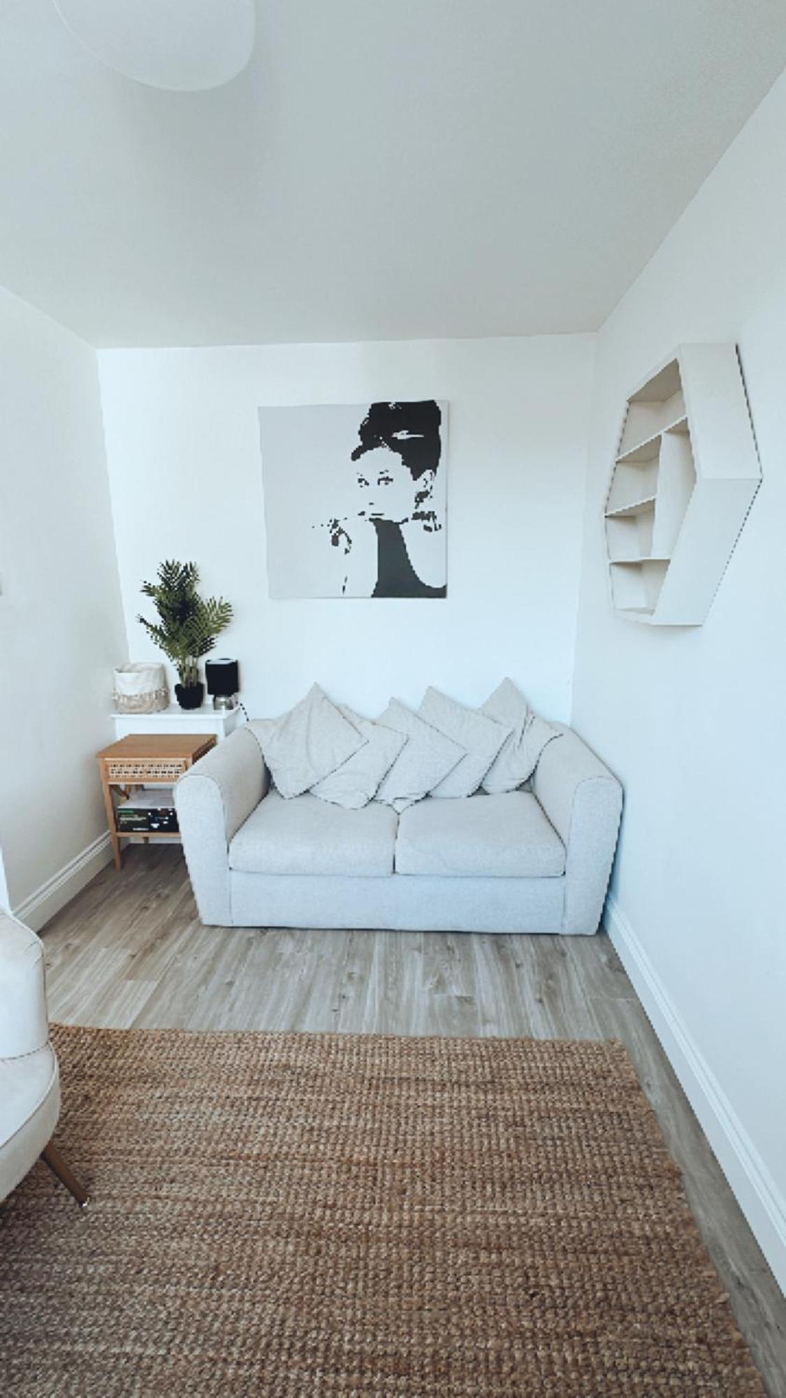 Southsea Homestays - Three Bedroom Home, Sleeps 8 - With Garden & Hot Tub Portsmouth Luaran gambar